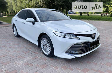 Седан Toyota Camry 2017 в Лубнах