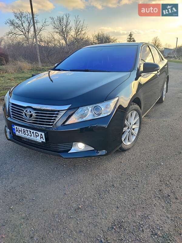 Седан Toyota Camry 2013 в Днепре