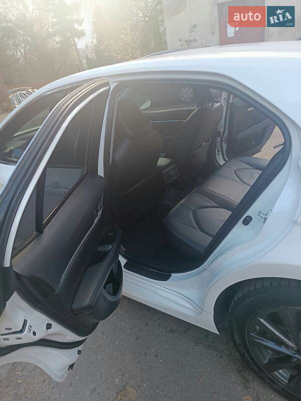 Седан Toyota Camry 2021 в Львове