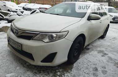 Седан Toyota Camry 2014 в Києві