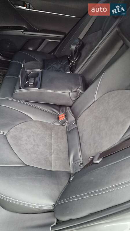 Седан Toyota Camry 2021 в Киеве