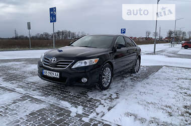 Седан Toyota Camry 2010 в Виннице