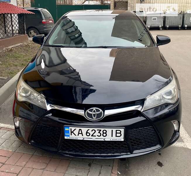 Седан Toyota Camry 2015 в Новгород-Северском