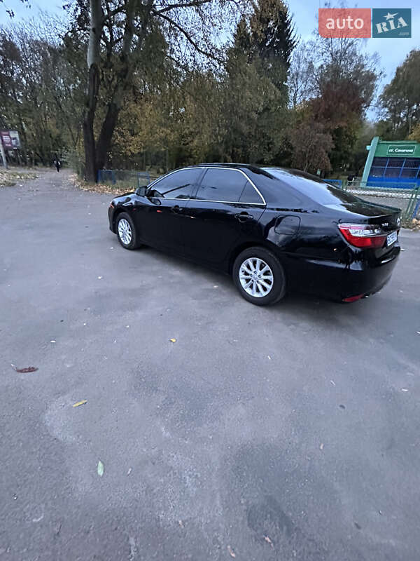 Седан Toyota Camry 2017 в Львові