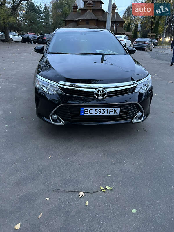 Седан Toyota Camry 2017 в Львові
