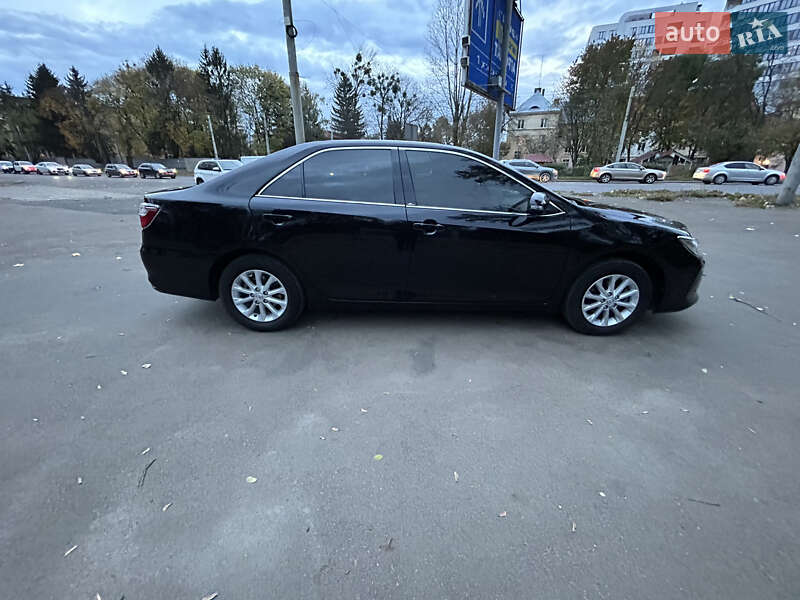 Седан Toyota Camry 2017 в Львові