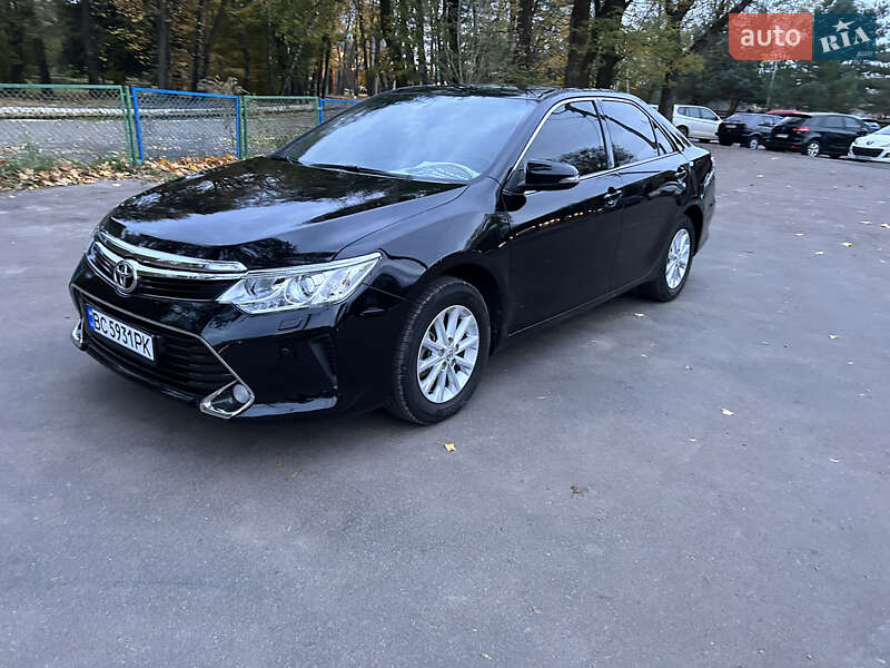 Седан Toyota Camry 2017 в Львові