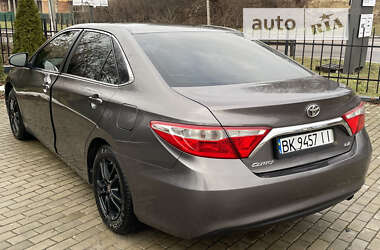 Седан Toyota Camry 2015 в Ровно