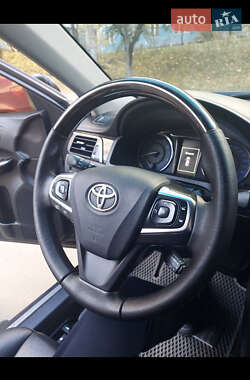Седан Toyota Camry 2014 в Дніпрі
