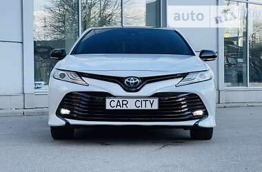 Седан Toyota Camry 2020 в Киеве