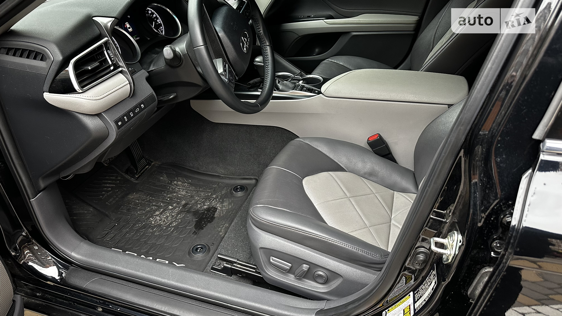 2017 Toyota Camry - мініатюра 18