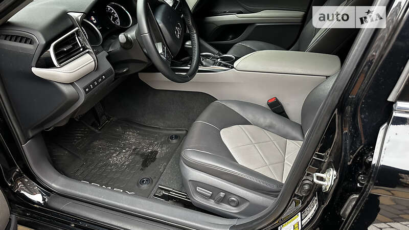 Седан Toyota Camry 2017 в Вінниці