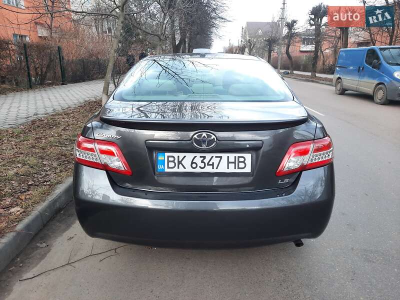 Седан Toyota Camry 2010 в Івано-Франківську