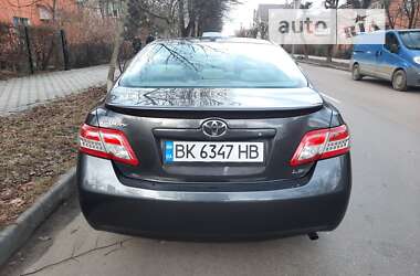 Седан Toyota Camry 2010 в Ивано-Франковске