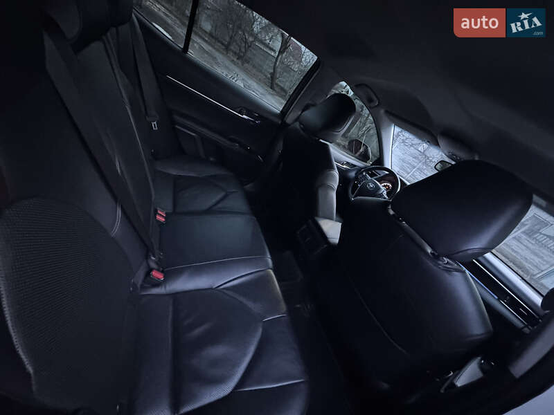 Седан Toyota Camry 2018 в Харькове