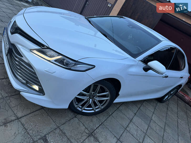 Седан Toyota Camry 2018 в Харькове