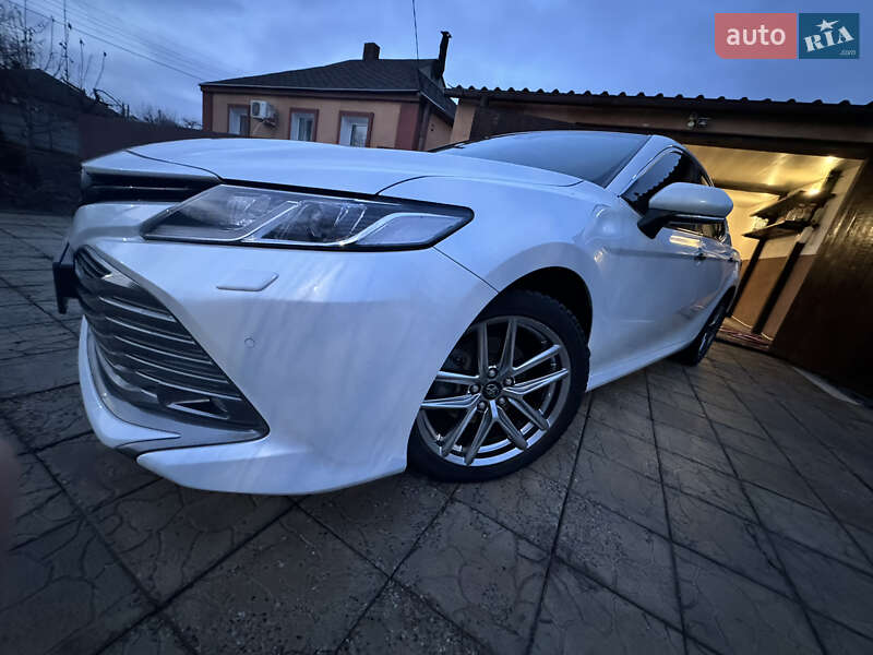 Седан Toyota Camry 2018 в Харькове