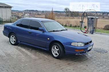 Седан Toyota Camry 1994 в Шумске