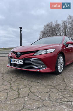 Седан Toyota Camry 2019 в Житомире