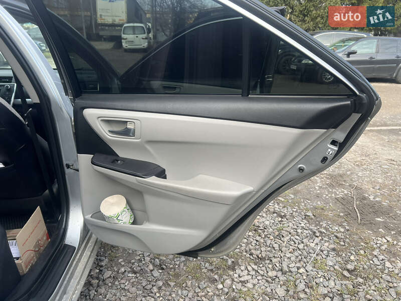 Седан Toyota Camry 2015 в Хмельницькому