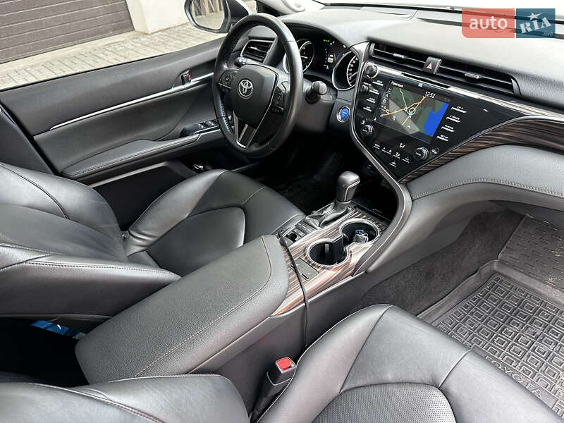 Седан Toyota Camry 2019 в Днепре