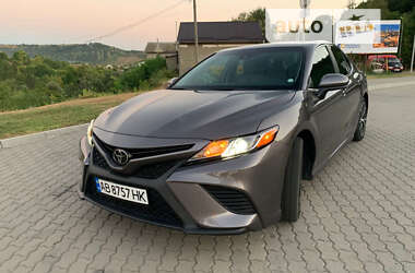 Седан Toyota Camry 2018 в Могилів-Подільському