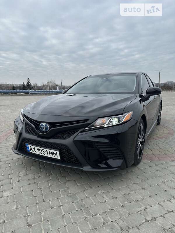 Седан Toyota Camry 2020 в Харькове