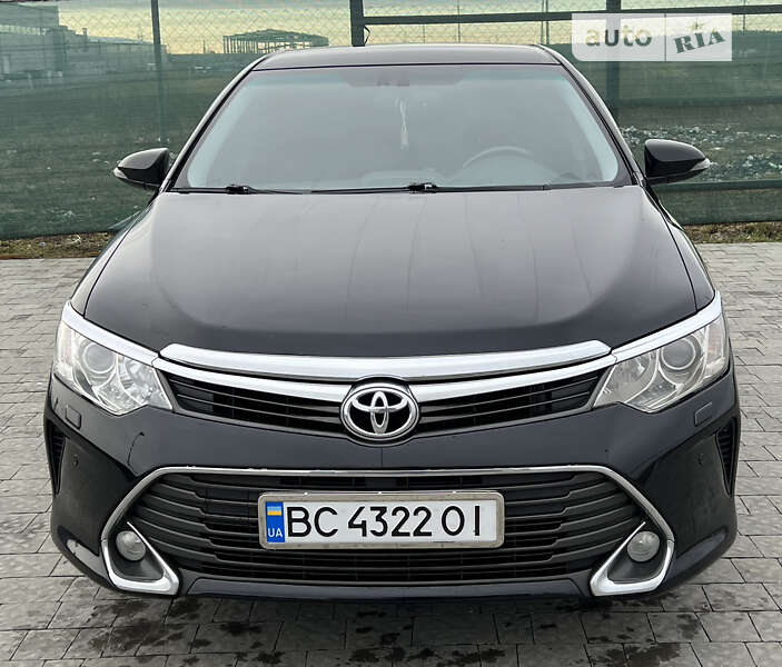 Седан Toyota Camry 2015 в Львові