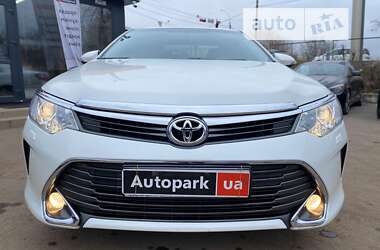Седан Toyota Camry 2017 в Виннице