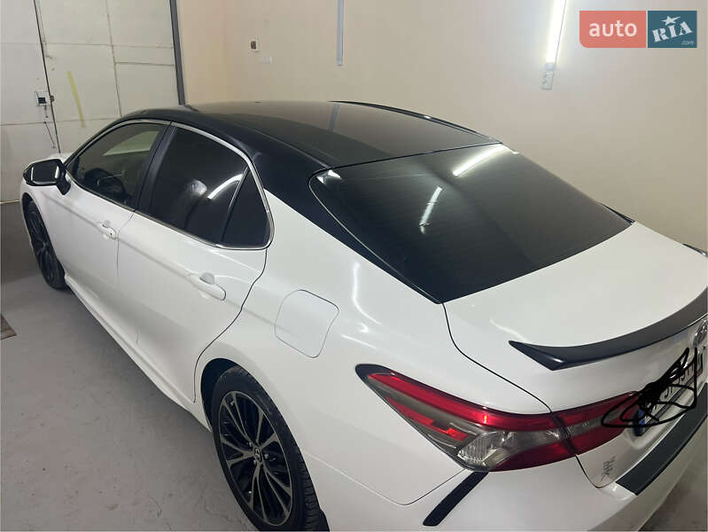 Седан Toyota Camry 2017 в Хмельницькому