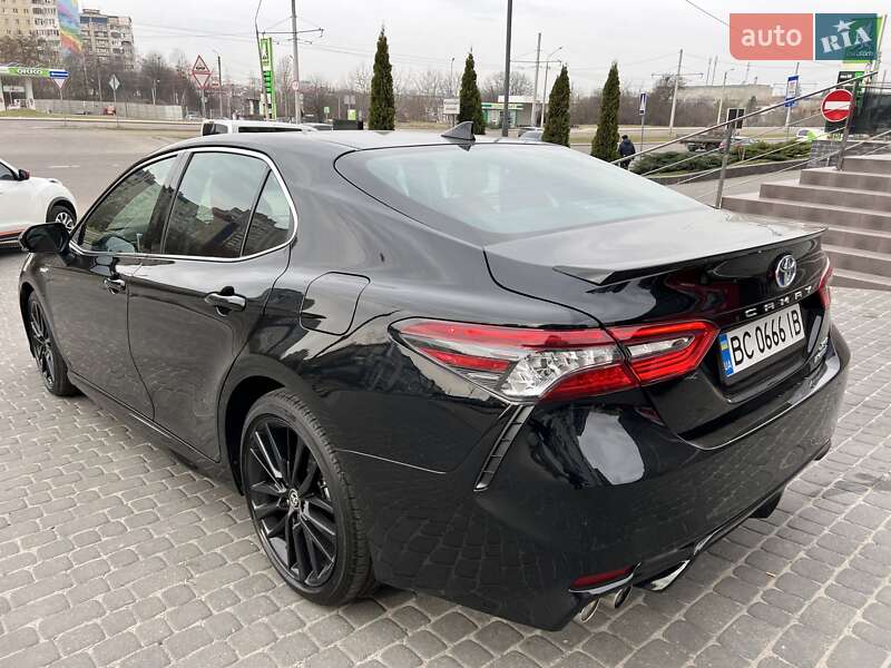 Седан Toyota Camry 2020 в Львове