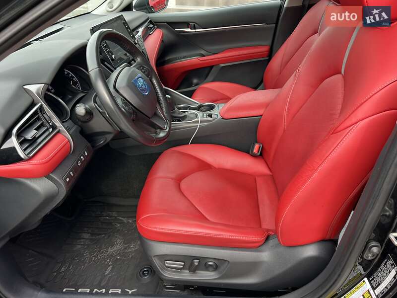 Седан Toyota Camry 2020 в Львове