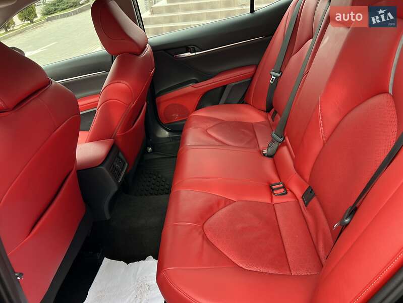 Седан Toyota Camry 2020 в Львове