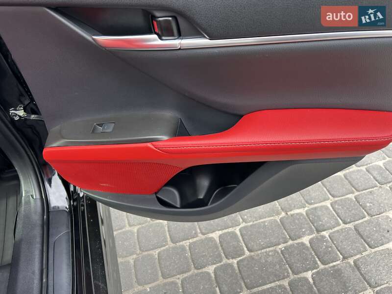 Седан Toyota Camry 2020 в Львове