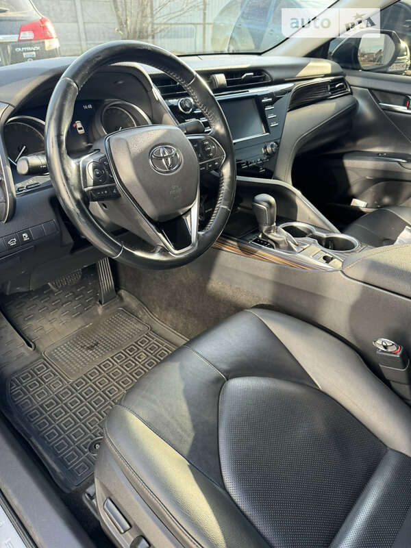 Седан Toyota Camry 2020 в Харькове