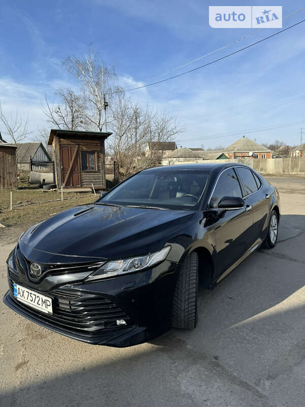 Седан Toyota Camry 2020 в Харькове