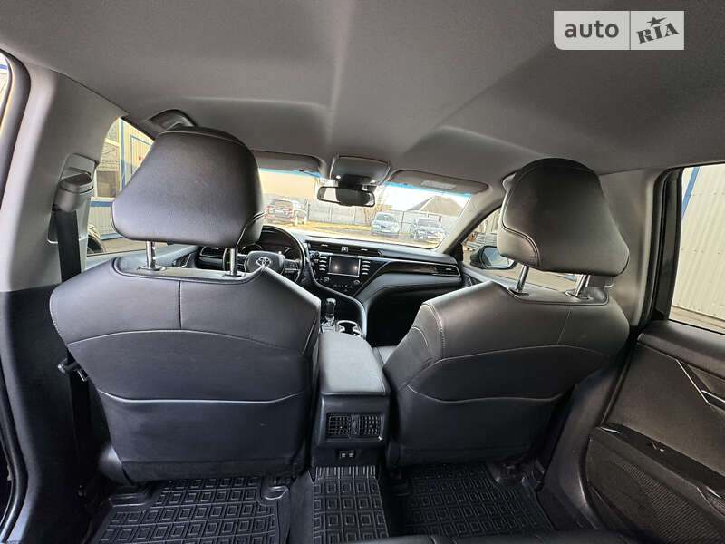 Седан Toyota Camry 2020 в Харькове
