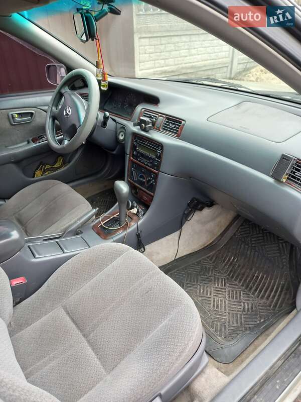Седан Toyota Camry 2001 в Черкасах