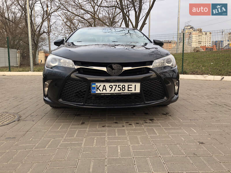 Седан Toyota Camry 2016 в Києві