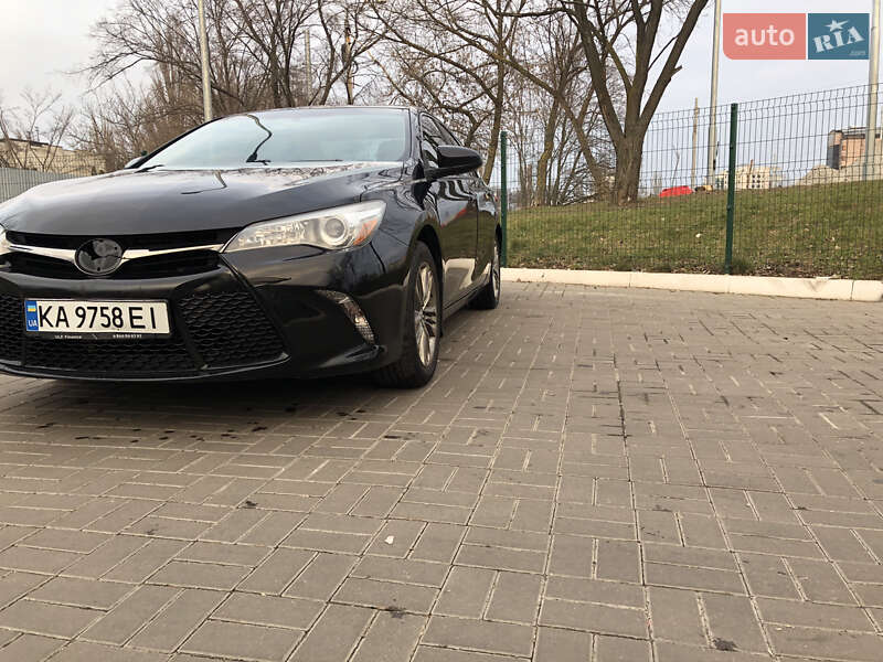 Седан Toyota Camry 2016 в Києві