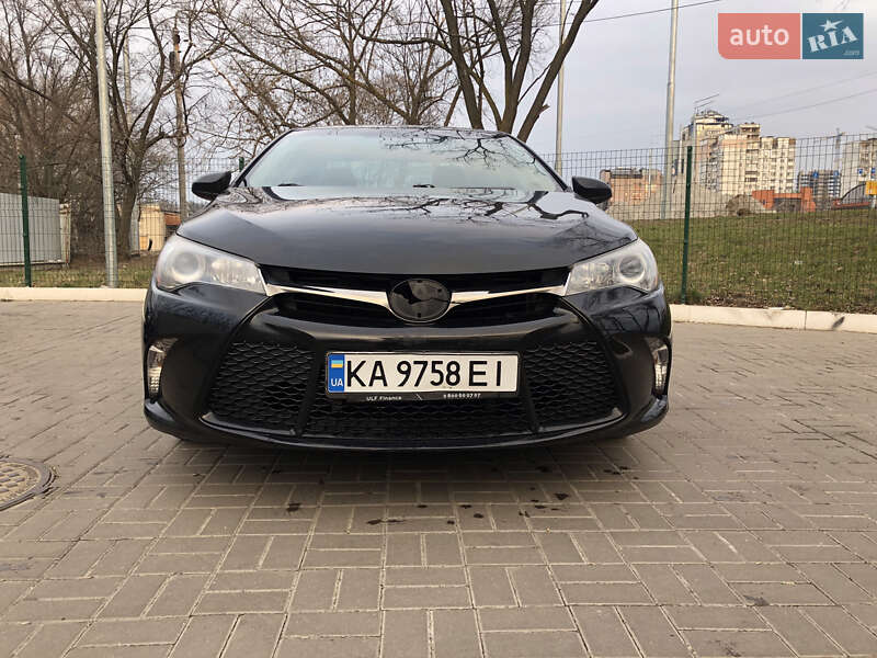 Седан Toyota Camry 2016 в Києві