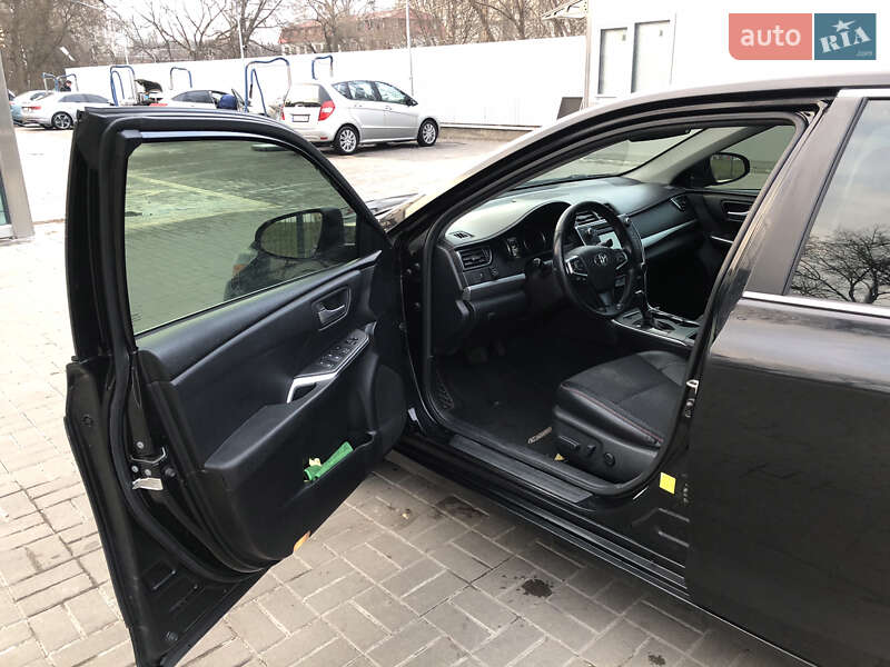 Седан Toyota Camry 2016 в Києві