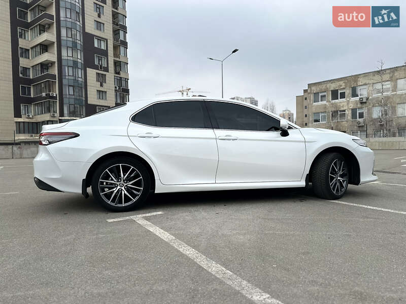 Седан Toyota Camry 2022 в Києві