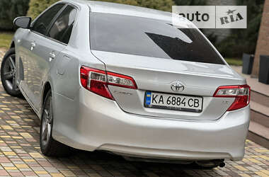 Седан Toyota Camry 2014 в Днепре