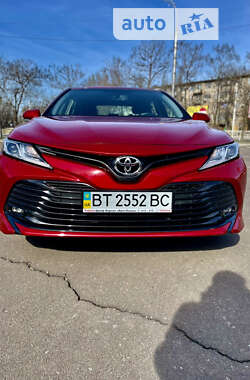 Седан Toyota Camry 2018 в Херсоне