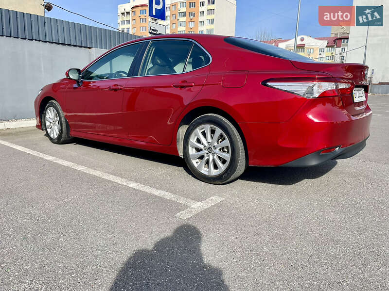 Седан Toyota Camry 2018 в Херсоне