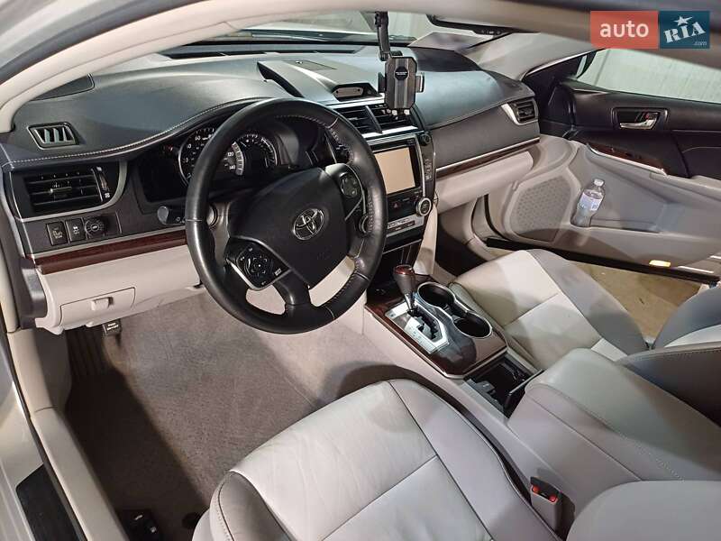 Седан Toyota Camry 2014 в Житомирі