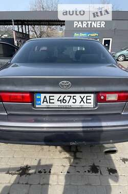 Седан Toyota Camry 1998 в Дніпрі