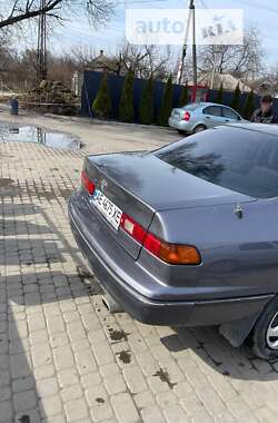 Седан Toyota Camry 1998 в Дніпрі