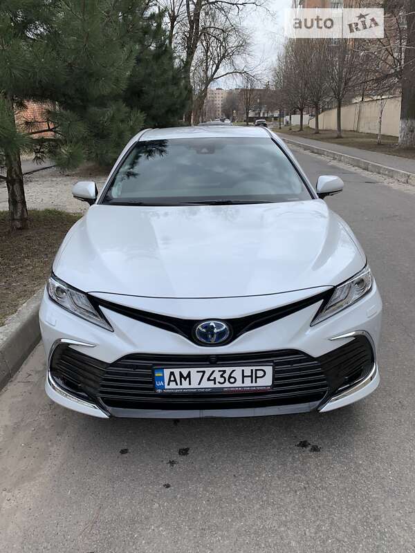 Седан Toyota Camry 2023 в Києві